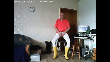 Preview 3 of First Time Tenager Sex - Auf dem Hocker f&uuml_r Tony goileglatze