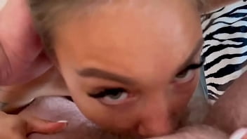 Preview 4 of Wankitnow Diamond - HOUSEWIFE FUCKED DIRECTLY IN THE KITCHEN