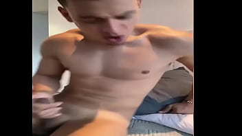 Preview 2 of Tyler Nixon Trke Altyazili - moreno atletico se casca su polla bien dura