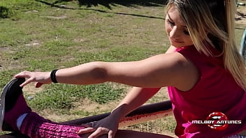 Preview 2 of Putas Jujuy - Hot blonde masturbates in park after getting all sweaty / FULL ON RED - MELODY ANTUNES