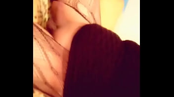 Preview 1 of Vomit Gut Punch - Encontr&eacute_ un dilo en el caj&oacute_n de mi hermana y me pongo su ropa para montarlo como una perra