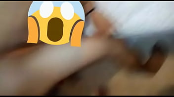 Preview 3 of Ladki Ko Jhadna - Marido filmou a gostosa tomando rola