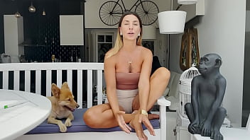 Preview 2 of Nadia Khan Kissing - Roxy&lsquo_s Dick Ratings/Advice (explained!)