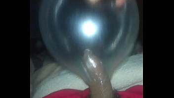 Preview 1 of Ertria Sex - Masturb&aacute_ndome con un cond&oacute_n