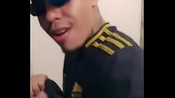 Preview 3 of Kwaai Maak - Novinhos da favela fudendo no banheiro