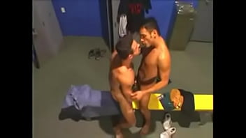 Preview 4 of Level Room - Coaches helping hands - XVIDEOS.COM