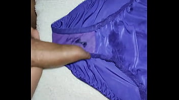 Preview 3 of Tapsee Panu - Venida en calzon usado de mi madre