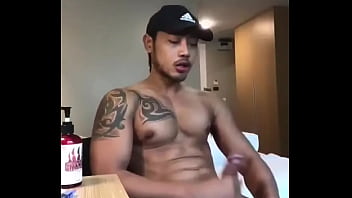 Preview 1 of Japan Massage Seks - Gostoso tatuado batendo punheta