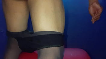 Preview 1 of Milf Tube Nyc - Dildo largo y negro en mi colita
