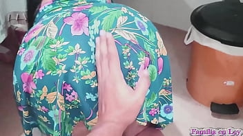 Preview 2 of Bihar Vileg Sex - Grabo a Mi Hermosa Hijastra Cocinando esta Bien Rica y Deliciosa