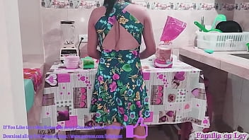 Preview 1 of Bihar Vileg Sex - Grabo a Mi Hermosa Hijastra Cocinando esta Bien Rica y Deliciosa