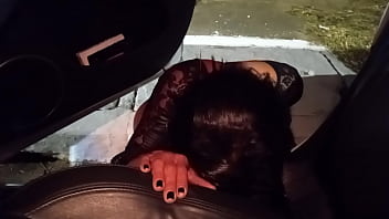 Preview 3 of Wwxs Xxxhot - A carioca parou no meio da rua para fazer xixi - ANGEL DINIZZ