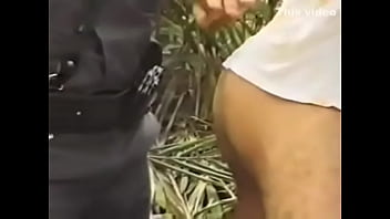 Preview 1 of Mard Ki Gand Mard Mare - Policial fodendo fugitivo na floresta