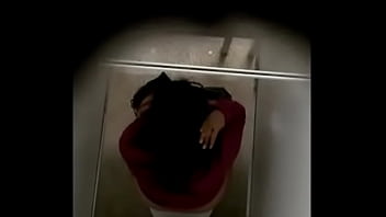 Preview 3 of Rajsthani Seksi Vio - espiada en el ba&ntilde_o L.M. 1