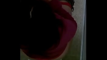 Preview 4 of Rajsthani Seksi Vio - espiada en el ba&ntilde_o L.M. 1