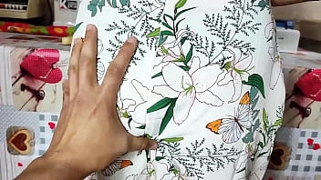 Preview 4 of Litil Girjl Sex - Grabo a mi Madrastra Caliente Cocinando - Mi Marido Trabaja Mucho asi que mi Hijastro Toma su Lugar