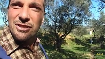 Preview 1 of German Scat Shit - Una inglesita perdida,  buscando sexo por los campos de Albacete.