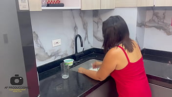 Preview 1 of Lola Lily Escort - Mi madrastra MILF se aprovecha que yo me atoro en la cocina para darme la mejor mamada de mi vida y me pide que me la coja duro. H.L.