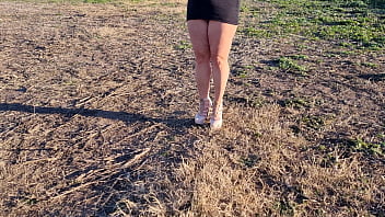 Preview 3 of Porn Scool - Mimujercita,  caminando en el campo II