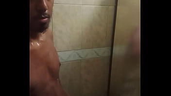 Preview 1 of Girl 5 Xvideo Any Bunny Mobi - Magrinho de pau duro no banho