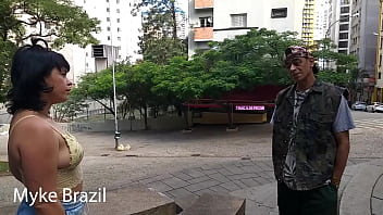 Preview 1 of Mom Gentot Di Dapur Durasi Full - Encontrei com casada na pra&ccedil_a de s&atilde_o paulo e levei ela para motel. Veja tudo que rolo nessa putaria,  muito sexo e oral ela mamou gostoso