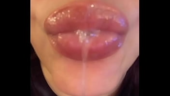 Preview 1 of Full Move Xvideo - Pretty girl spit