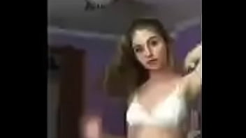 Preview 2 of Drunk Veda - Loira novinha tirando a roupa