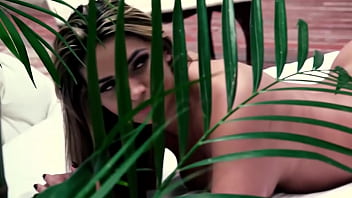 Preview 1 of Rough Triple Blowjobs - Lidy Silva Diretora n&atilde_o perde um &acirc_ngulo do negro estourando o rabo da novinha - Natasha Rios - Hygor Negrao