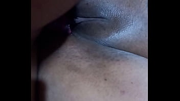 Preview 3 of Milf Fuckimg - PICASO ARROMBADOR DE CASADAS BRINCANDO COM PAU DE CAMISINHA ROSA NA BUCETA DA RABETA  CASADA