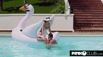 Preview 1 of Lsa Lovely - La tettona Marica Chanelle inculata nel triangolo a bordo piscina
