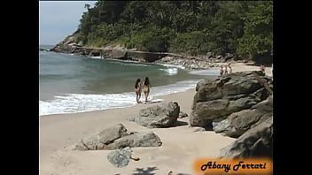 Preview 1 of Big Tittss - Levando os Turistas a Loucura e Chupando Buceta na Praia