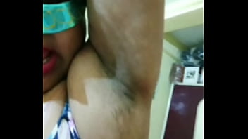 Preview 2 of Cadiz Pnu Scandal - Desi Indian aunty taking out milk in video call