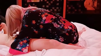 Preview 1 of Anal Mom Hard Dick Son - 着物でペニスを吸う