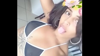Preview 2 of Pinkklip Com - PEITO DA SAFADA APARECENDO AO VIVO