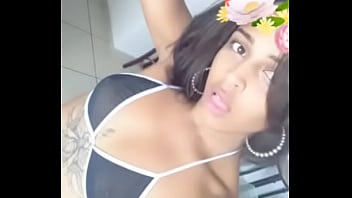 Preview 1 of Pinkklip Com - PEITO DA SAFADA APARECENDO AO VIVO