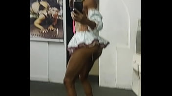 Preview 4 of Black Busty Mom Swx Pics - Play nas caipiranhas