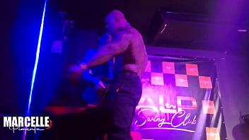 Preview 2 of Khmer T - Grupo de meninas transando com stripper no palco da boate