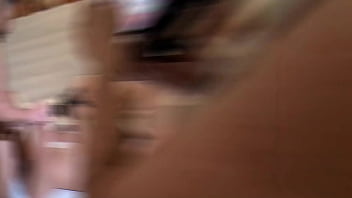 Preview 3 of Hungry Lesbian Kiss - Por tras das cameras com a lesbica safada e namoradinha novinha na suruba com os amigos