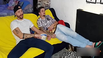 Preview 1 of Www Mia Xnxx Hd - Peguei No Sono Assistindo TV e Acordei Sendo Mamado