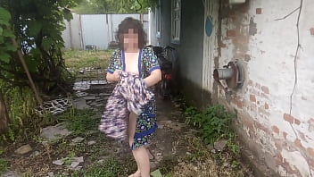 Preview 1 of Brazzer Family Type Video - A girl without complexes changes clothes in a thrown lane