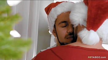 Preview 3 of Xnxxx Comsex - Christmas spirit in the arse - Dante Colle,  Leeroy Jones
