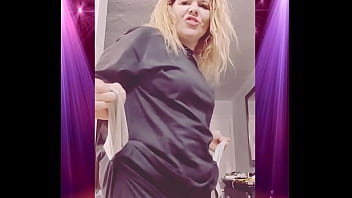 Preview 2 of Xxx Fri - Booty shaking in my boyfriend&#039_s clothes