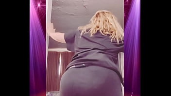 Preview 1 of Xxx Fri - Booty shaking in my boyfriend&#039_s clothes
