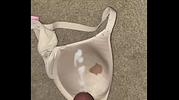 Preview 2 of Ind Nxnn - Solo cumming on a bra