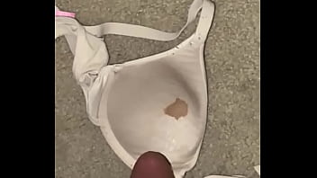 Preview 1 of Ind Nxnn - Solo cumming on a bra