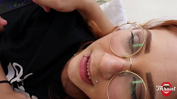 Preview 1 of Jabrjasti Xxx Bf Videos - Ruiva maravilhosa fez um belo boquete em troca de um Big Mac - Throat (Lord Kenobi &amp_ Kitannah) (veja completo no RED)