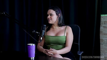 Preview 2 of Hot Mom Stress - MELHORES COMPILADOS DA MARIA BITTENCOURT NO SWING CAST COM TIFANY ROCHA (WATCH ON: SHEER/RED)