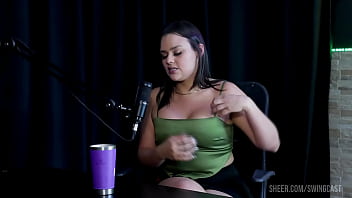 Preview 3 of Hot Mom Stress - MELHORES COMPILADOS DA MARIA BITTENCOURT NO SWING CAST COM TIFANY ROCHA (WATCH ON: SHEER/RED)