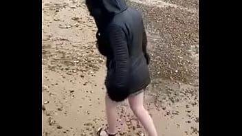 Preview 2 of Hindi Desi Sexy Bhavi - Flashing my ass for the first time on the beach
