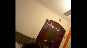 Preview 3 of Public Orgasm In Restaurant - Casada sentando no amigo.